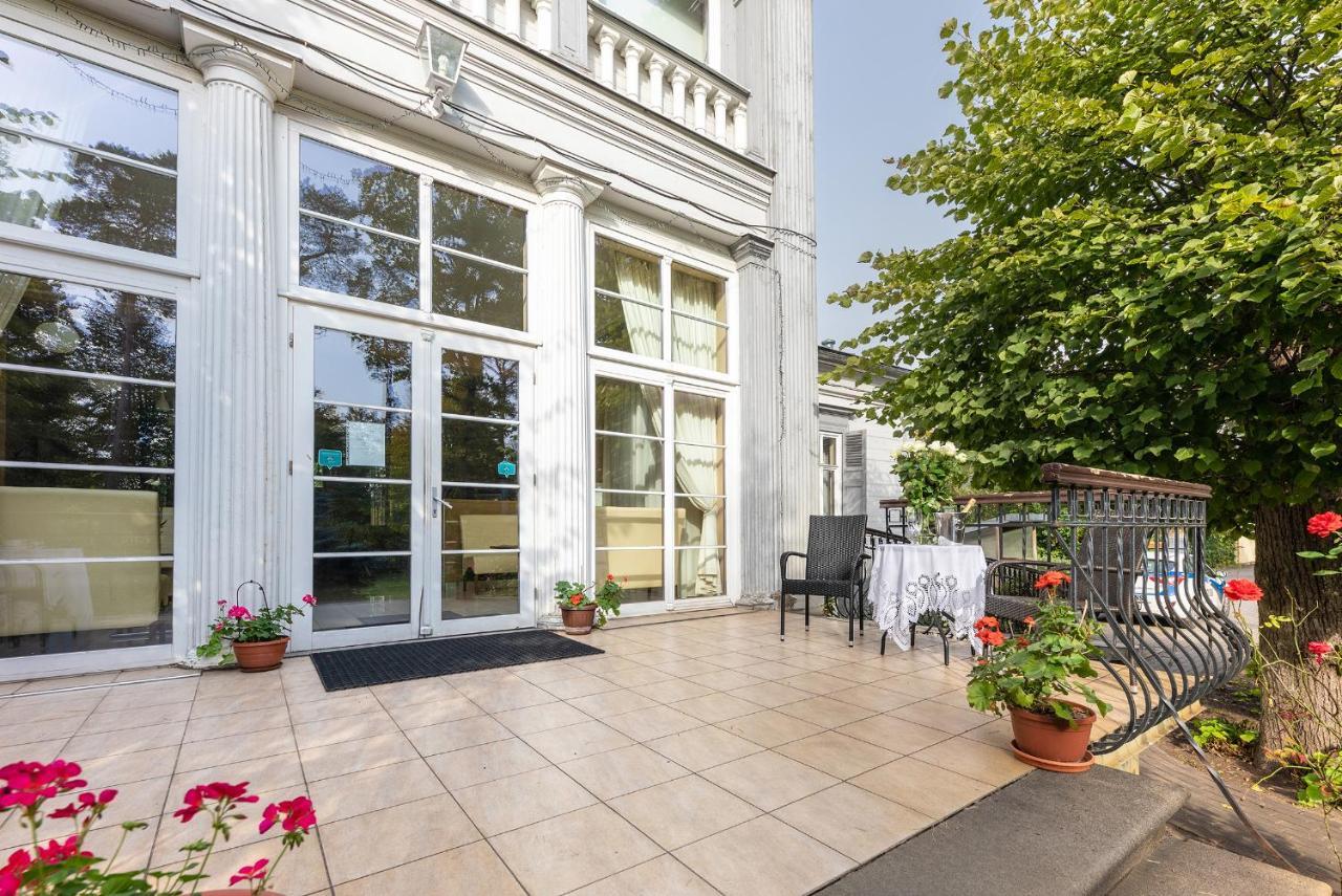 Valensija Hotel Jūrkalne Buitenkant foto