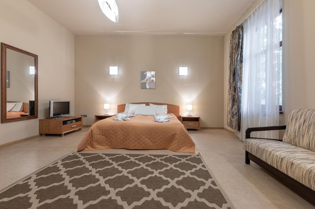 Valensija Hotel Jūrkalne Buitenkant foto