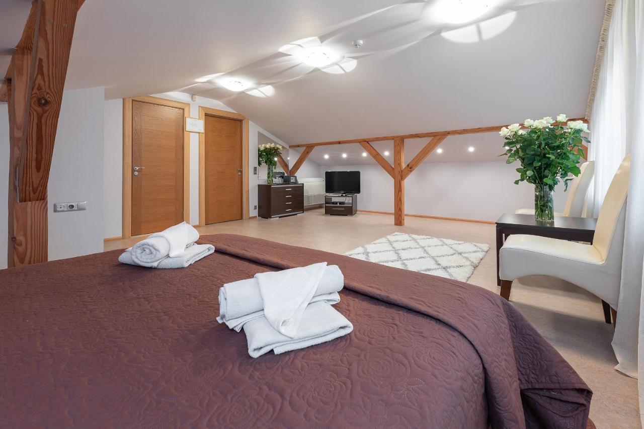 Valensija Hotel Jūrkalne Buitenkant foto