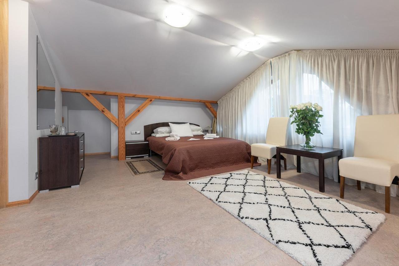 Valensija Hotel Jūrkalne Buitenkant foto